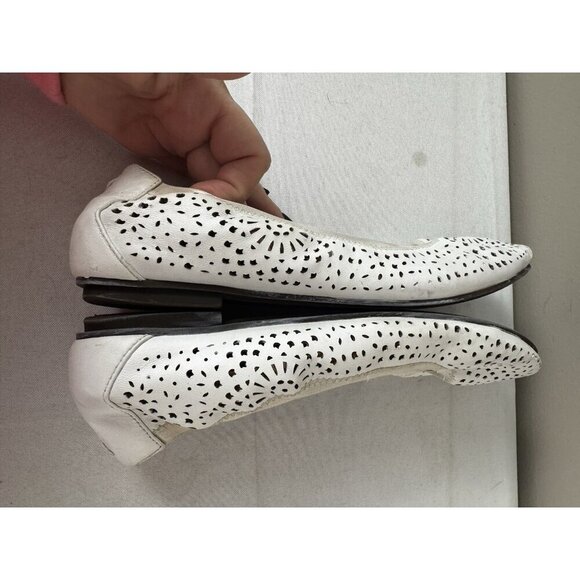 Vionic Womens 8W White Perforated Robyn Ballet Flat Boho Cottagecore Boho Chic - Picture 13 of 16